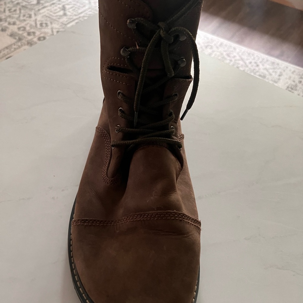 Classic Brown Leather Men's Boots - Picture 2 of 3